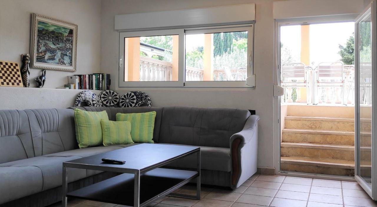 Villa Punta Blava - Beach Front, Ideal For Family Vacation With Kids, Large Terraces With Sea View, Internet, Netflix, No Pets Allowed Obrovac Ngoại thất bức ảnh