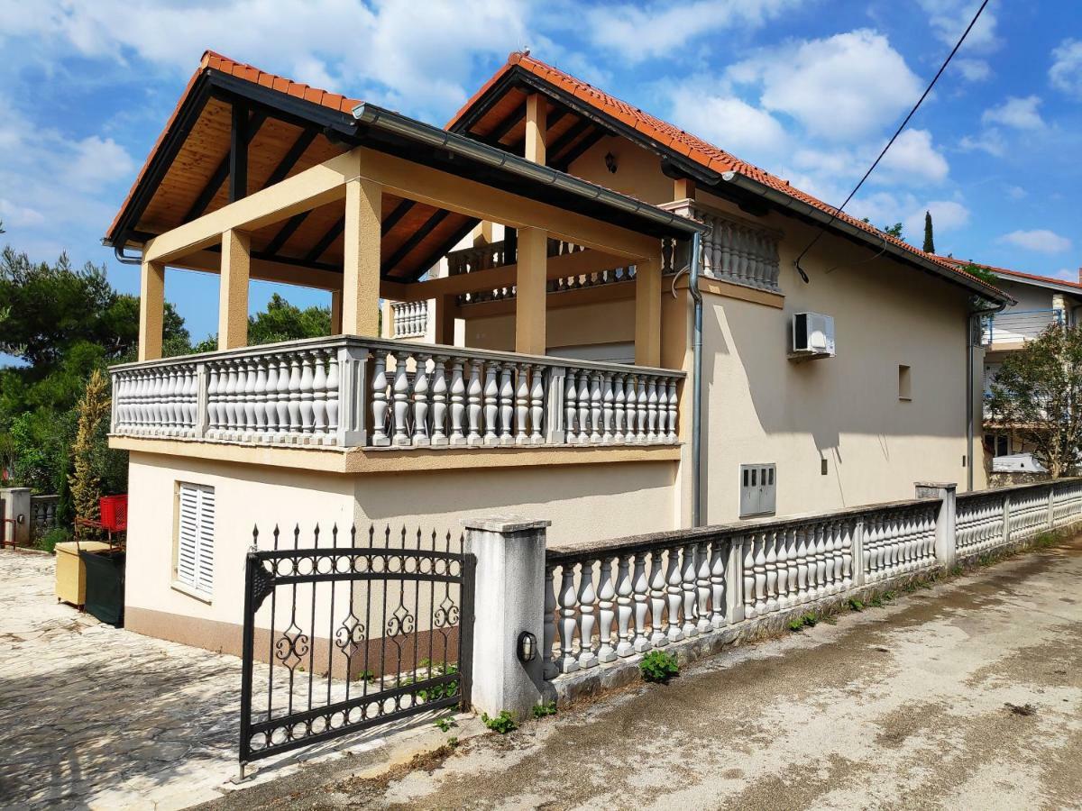 Villa Punta Blava - Beach Front, Ideal For Family Vacation With Kids, Large Terraces With Sea View, Internet, Netflix, No Pets Allowed Obrovac Ngoại thất bức ảnh